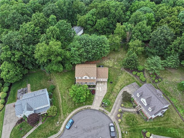 417 Farrington Dr, Seven Fields Boro, PA 16046