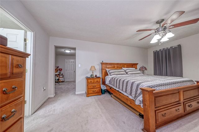 417 Farrington Dr, Seven Fields Boro, PA 16046