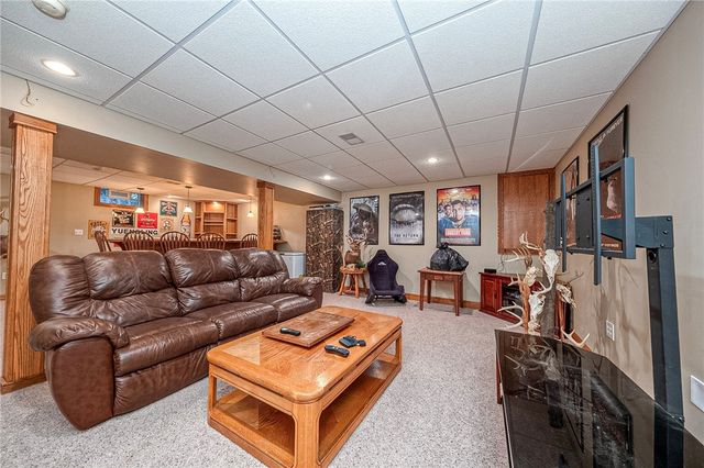 417 Farrington Dr, Seven Fields Boro, PA 16046