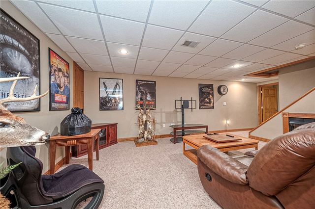 417 Farrington Dr, Seven Fields Boro, PA 16046