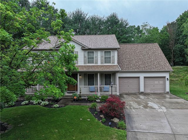417 Farrington Dr, Seven Fields Boro, PA 16046