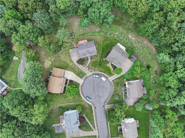 417 Farrington Dr, Seven Fields Boro, PA 16046