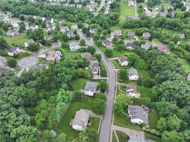 417 Farrington Dr, Seven Fields Boro, PA 16046