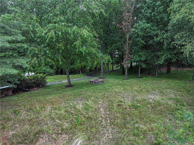 417 Farrington Dr, Seven Fields Boro, PA 16046