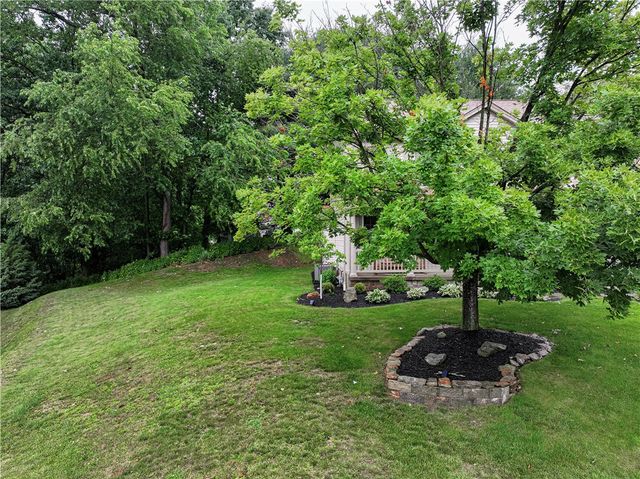 417 Farrington Dr, Seven Fields Boro, PA 16046