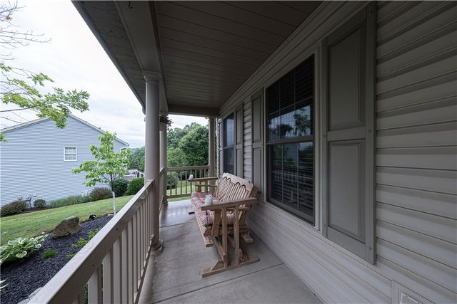 417 Farrington Dr, Seven Fields Boro, PA 16046