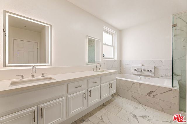 25 15th Place 101, Long Beach, CA 90802