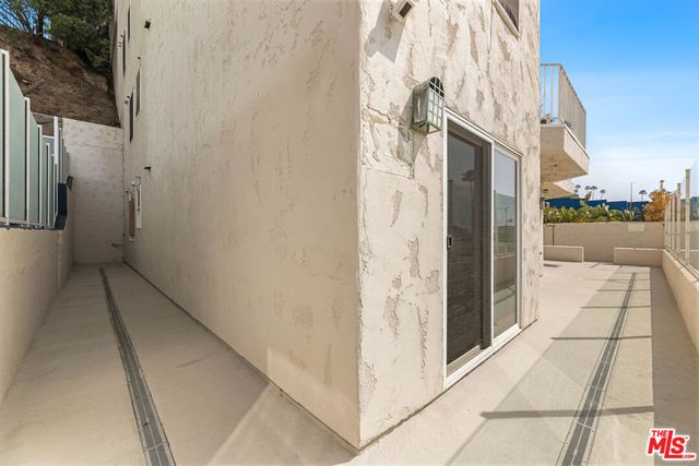 25 15th Place 101, Long Beach, CA 90802