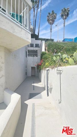 25 15th Place 101, Long Beach, CA 90802