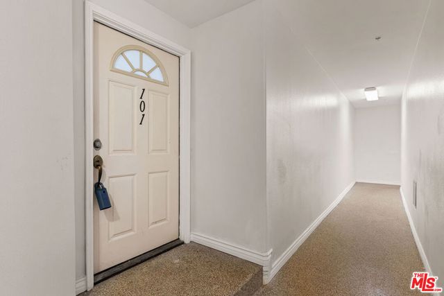 25 15th Place 101, Long Beach, CA 90802