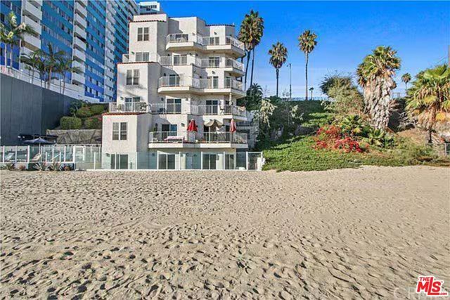 25 15th Place 101, Long Beach, CA 90802