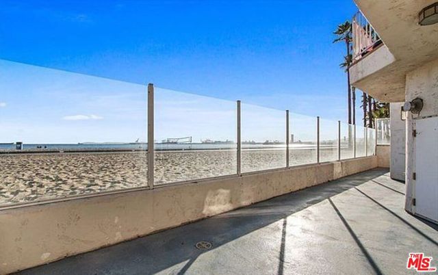 25 15th Place 101, Long Beach, CA 90802