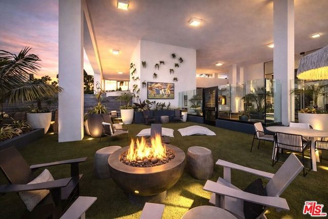 25 15th Place 101, Long Beach, CA 90802