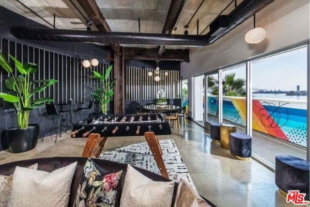 25 15th Place 101, Long Beach, CA 90802