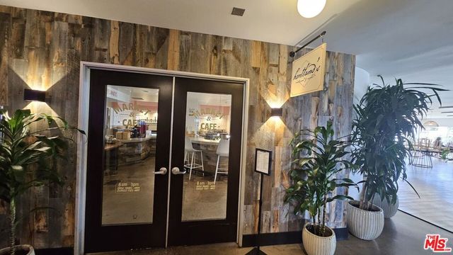 25 15th Place 101, Long Beach, CA 90802