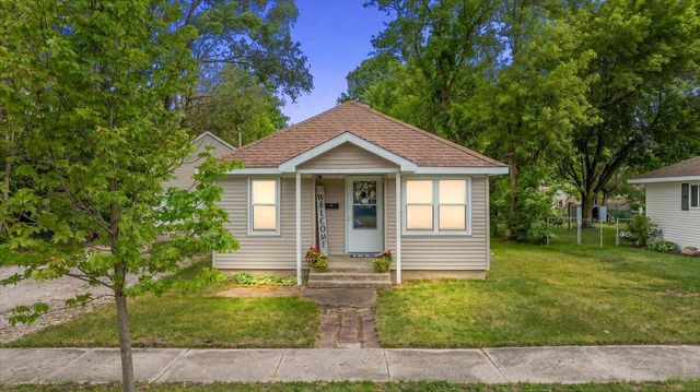 78 Carrie Street NW, Sparta, MI 49345