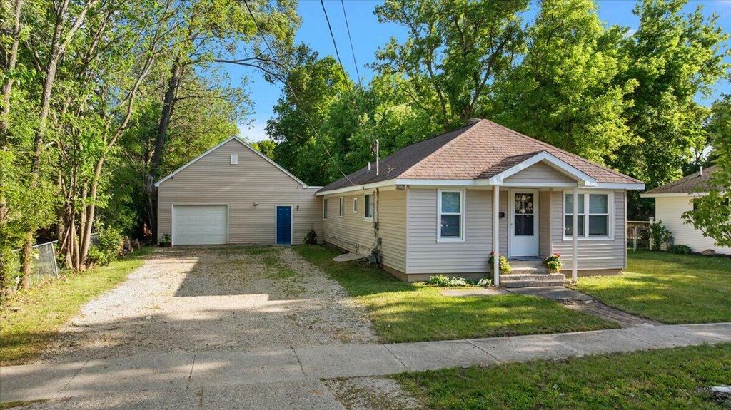 78 Carrie Street NW, Sparta, MI 49345