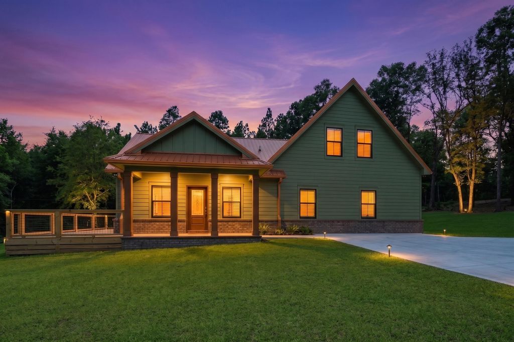 Image 1 of property listing at 108 Creek Drive, Crestview, FL 32536