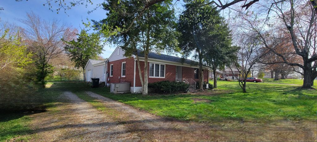 110 Old Pond Ln, Dickson, TN 37055