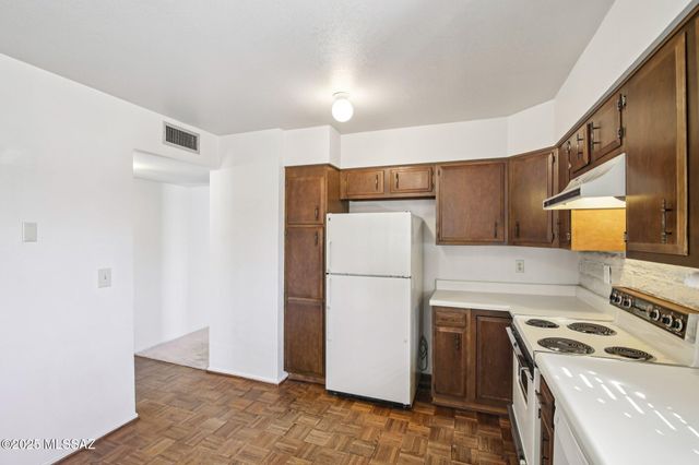 4331 E Hampton Circle S, Tucson, AZ 85712