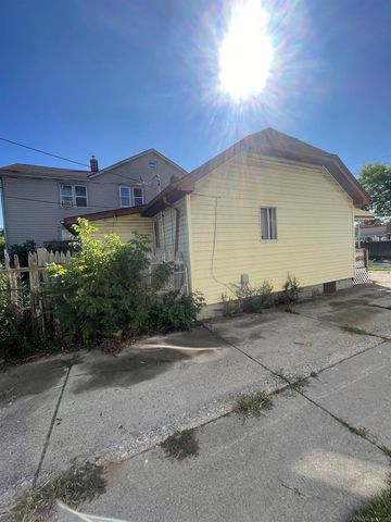 7599 Paige Avenue, Warren, MI 48091