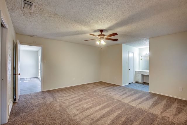 609-611 Melbourne Road, Hurst, TX 76053