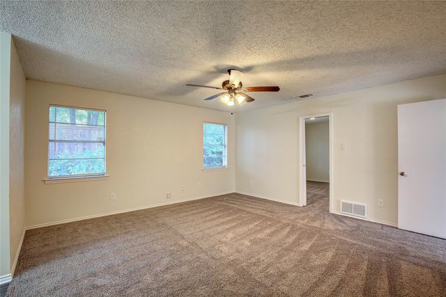 609-611 Melbourne Road, Hurst, TX 76053