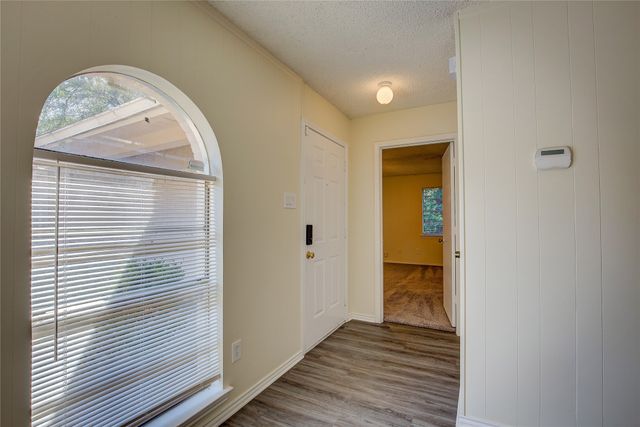 609-611 Melbourne Road, Hurst, TX 76053