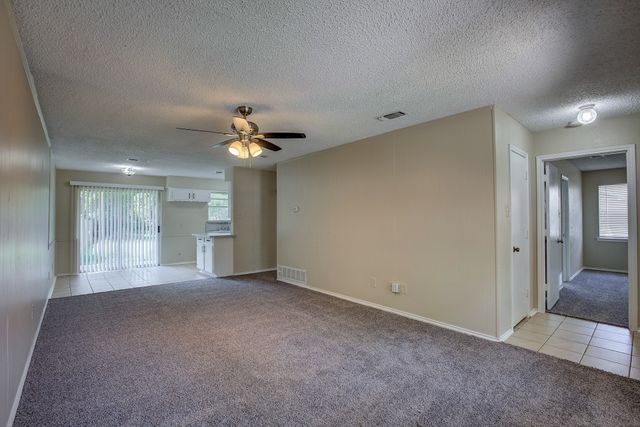 609-611 Melbourne Road, Hurst, TX 76053