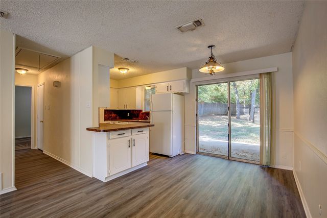 609-611 Melbourne Road, Hurst, TX 76053