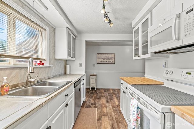 3301 Columbia Heights Road, Longview, WA 98632