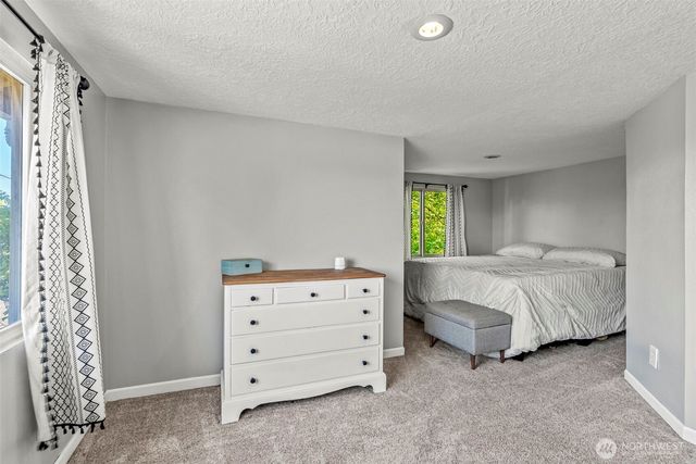 3301 Columbia Heights Road, Longview, WA 98632
