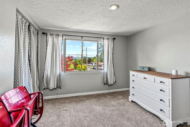 3301 Columbia Heights Road, Longview, WA 98632