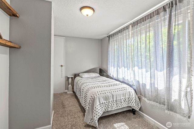 3301 Columbia Heights Road, Longview, WA 98632