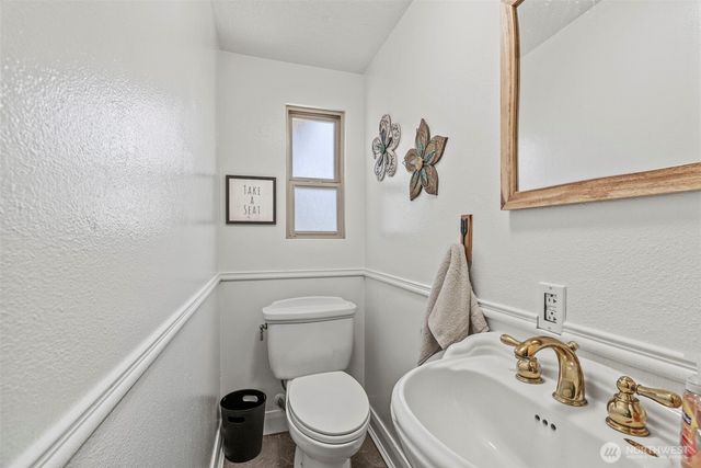 3301 Columbia Heights Road, Longview, WA 98632
