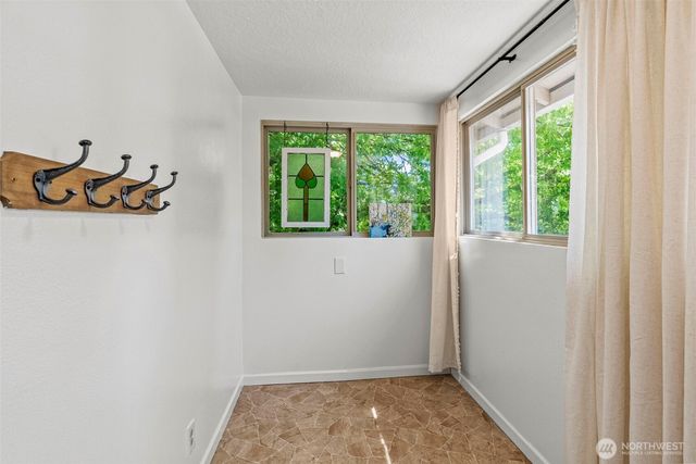 3301 Columbia Heights Road, Longview, WA 98632
