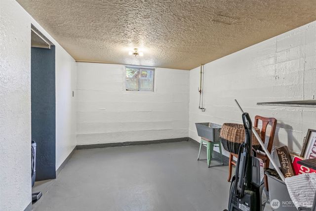 3301 Columbia Heights Road, Longview, WA 98632