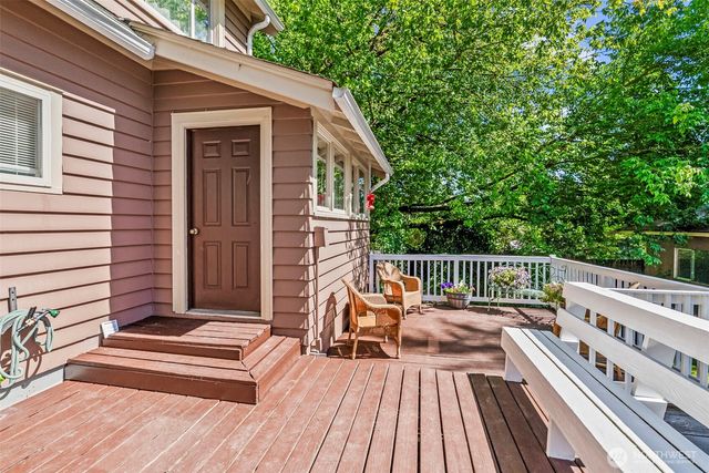 3301 Columbia Heights Road, Longview, WA 98632