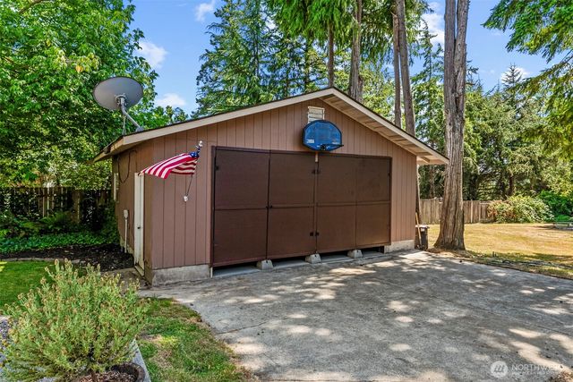 3301 Columbia Heights Road, Longview, WA 98632