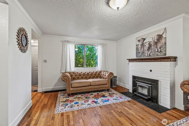 3301 Columbia Heights Road, Longview, WA 98632