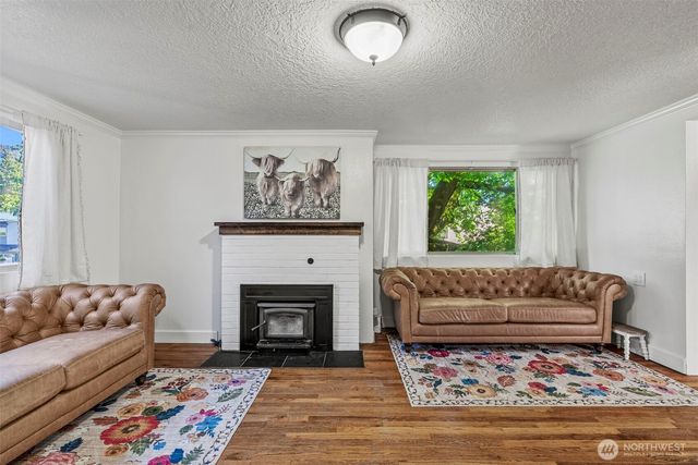 3301 Columbia Heights Road, Longview, WA 98632
