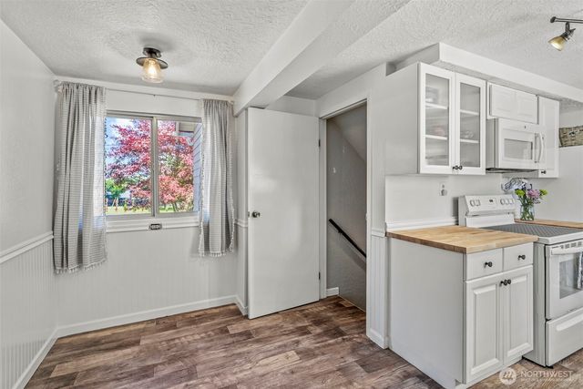 3301 Columbia Heights Road, Longview, WA 98632