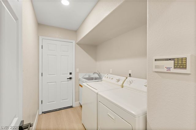 2104 Inverness Drive, Henderson, NV 89074