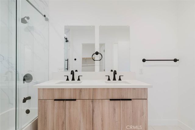 5654 Cartwright Avenue, North Hollywood, CA 91601