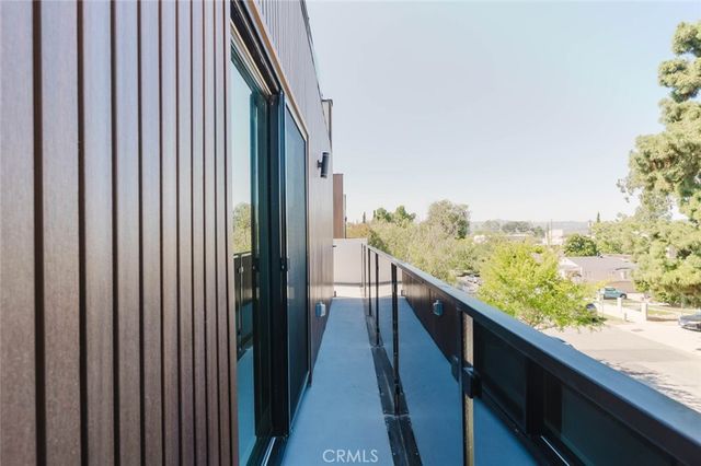 5654 Cartwright Avenue, North Hollywood, CA 91601