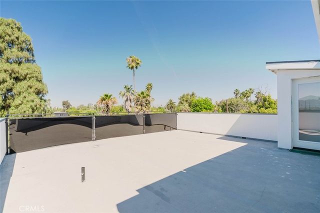 5654 Cartwright Avenue, North Hollywood, CA 91601