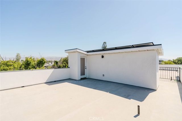 5654 Cartwright Avenue, North Hollywood, CA 91601