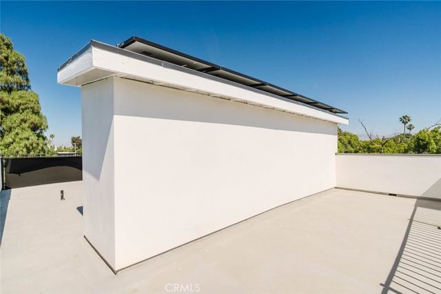 5654 Cartwright Avenue, North Hollywood, CA 91601