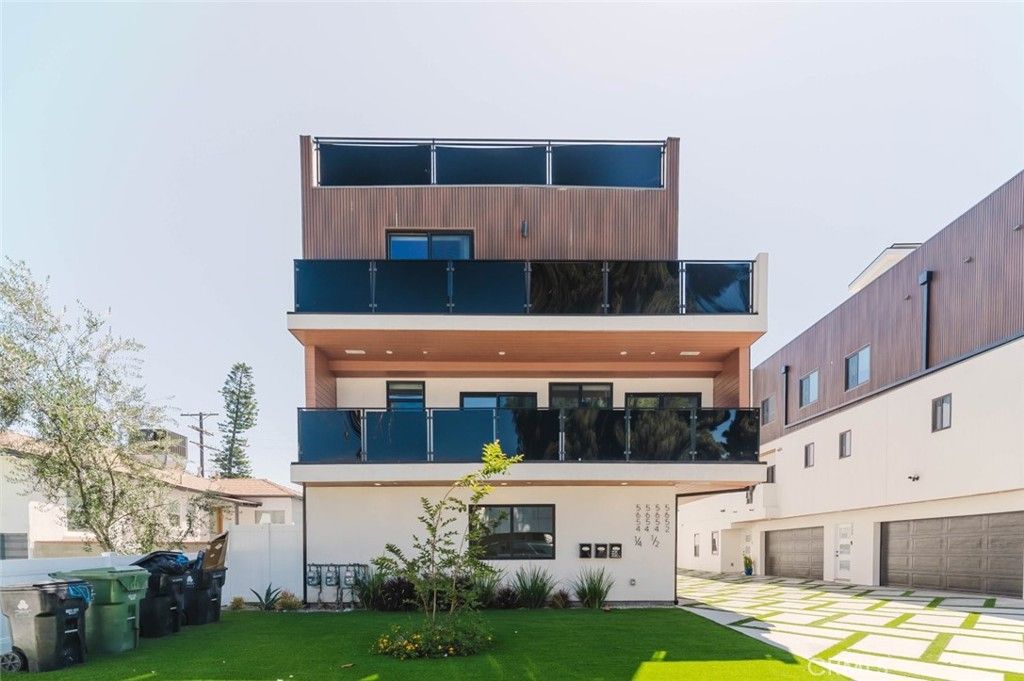 5654 Cartwright Avenue, North Hollywood, CA 91601