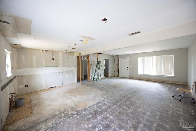 11212 Seaglade Dr, Pensacola, FL 32507